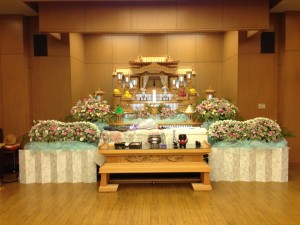 府中聖苑・祭壇脇ｽﾛｰﾌﾟ